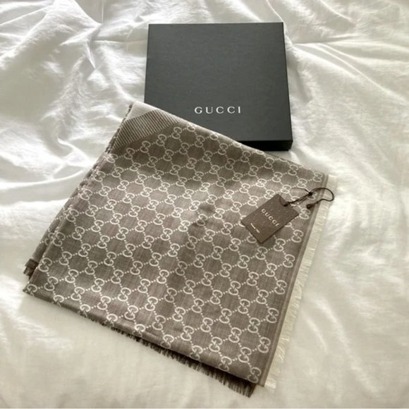 NWT Gucci GG taupe/beige wool & silk scarf - Picture 1 of 10